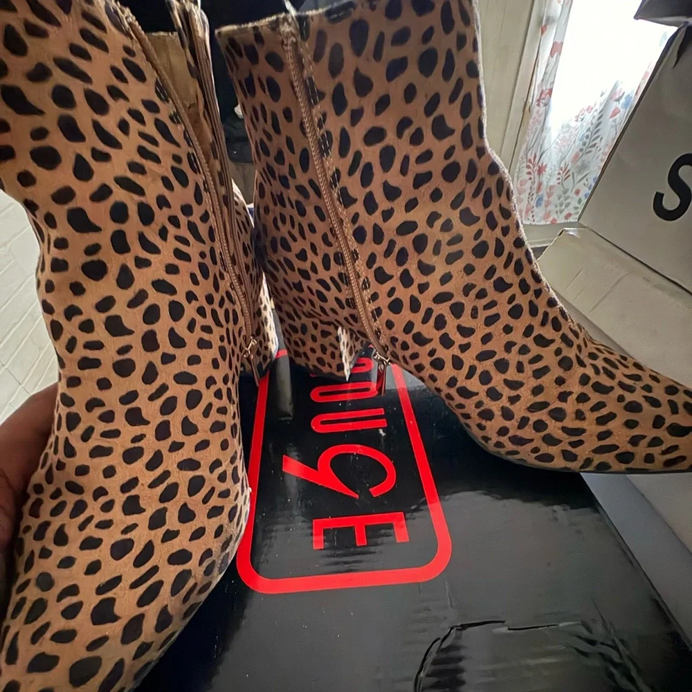 Chic Leopard Print Boots - Picture 2 of 2